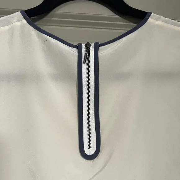 Vince Cream 100% Silk Top with Blue Trim Size Small - Boxy Fit - Picture 4 of 12